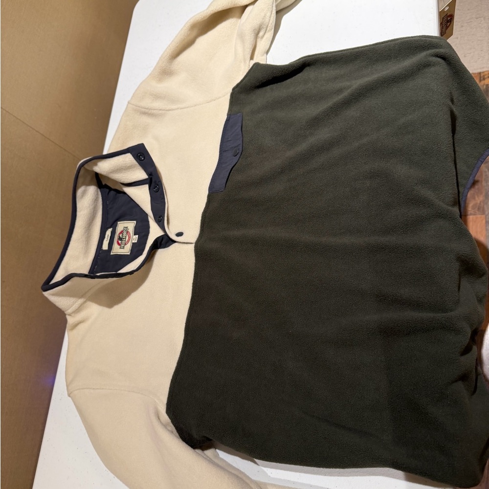 Field & Forest Cream and Navy Fleece Pullover